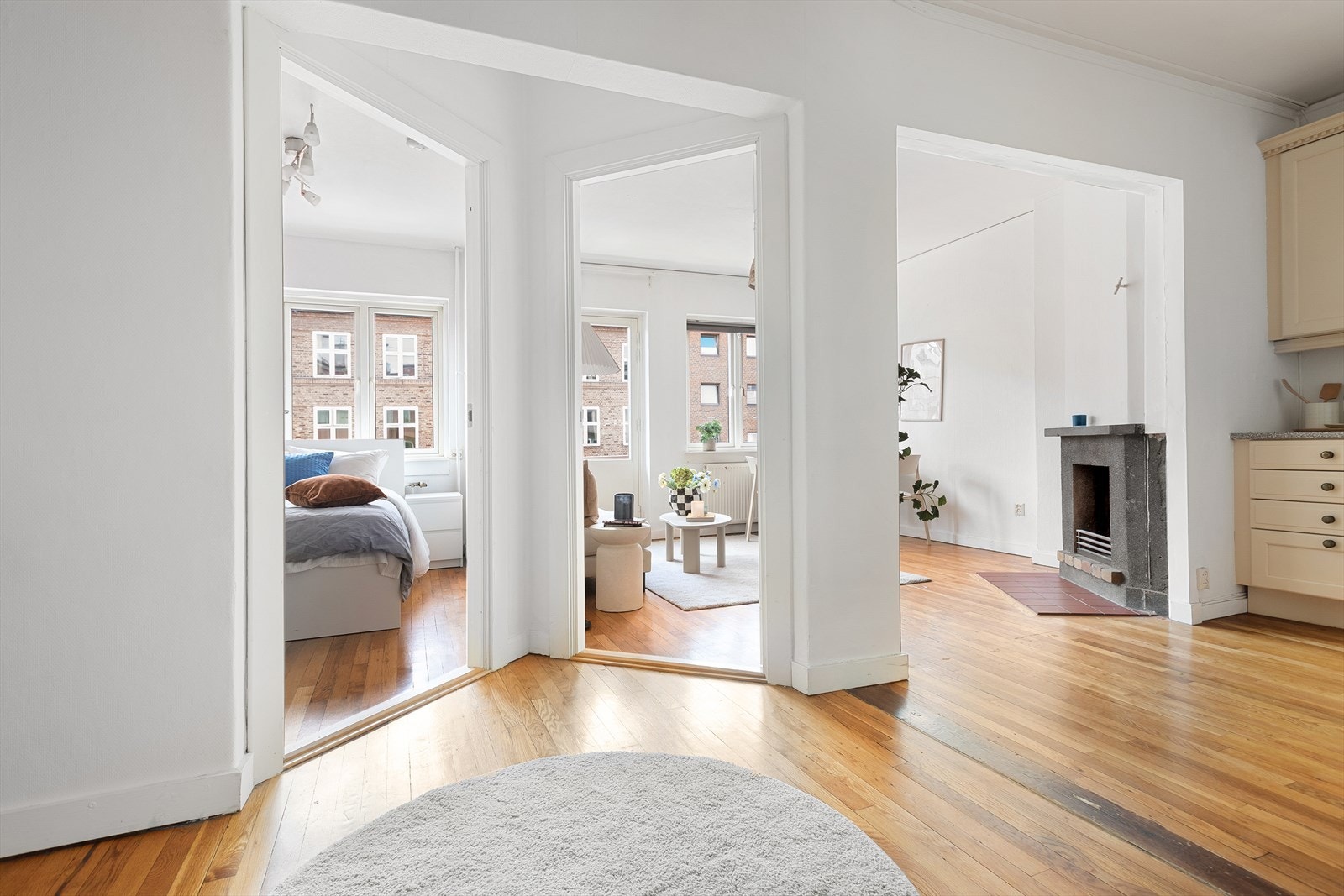 Heltre parkett i hele leiligheten. Galleribilde