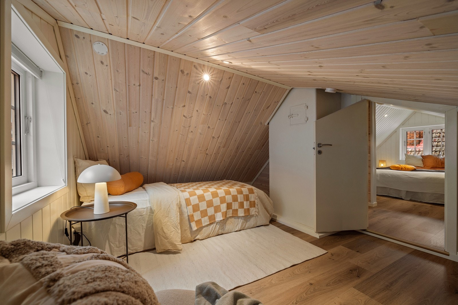 Bildet viser innredet rom på loftet med gulvflate på 12 m² (Ikke målbart areal, bl.a. på grunn av begrenset takhøyde) Galleribilde