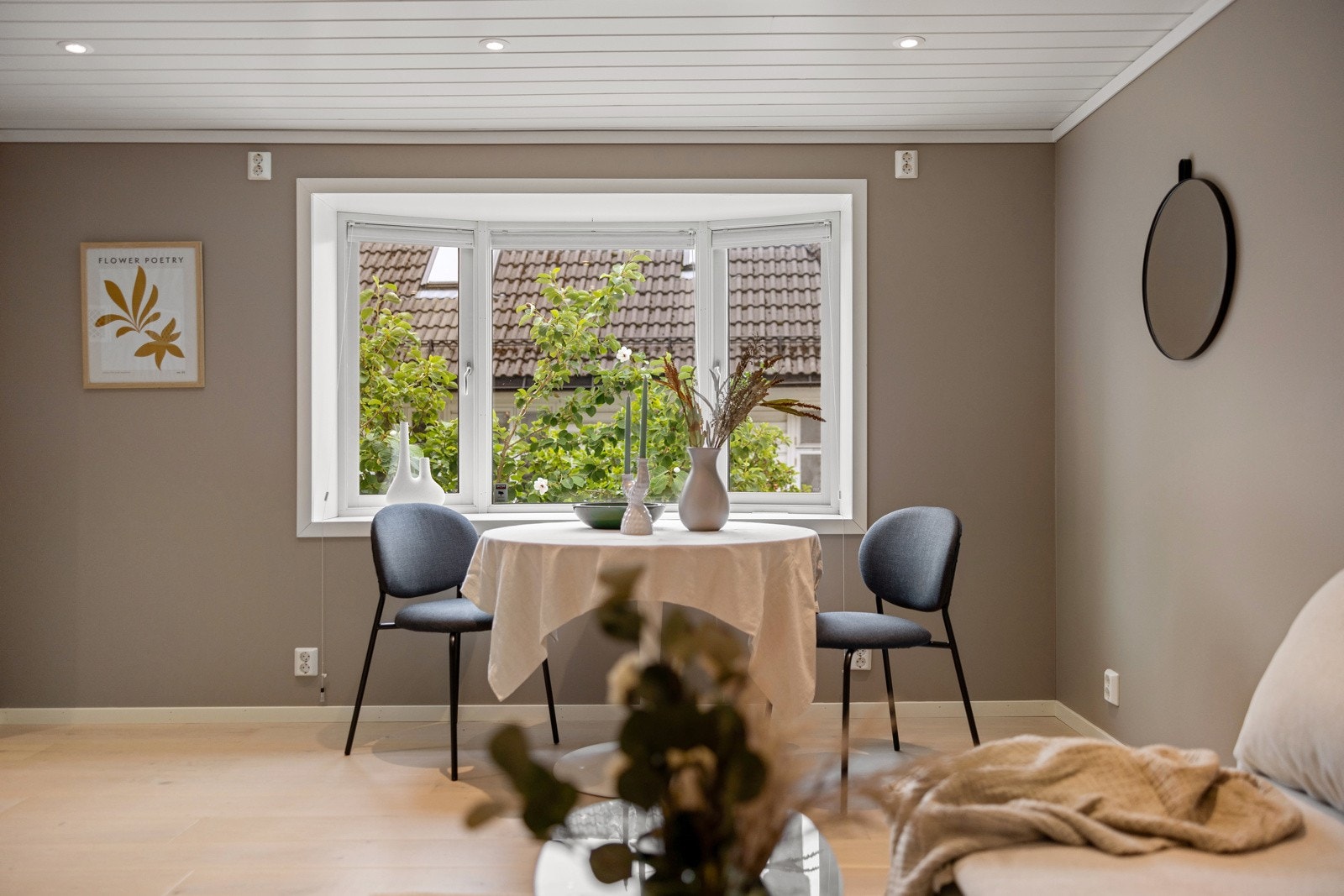 Det er utstrakt bruk av downlights i rommene Galleribilde