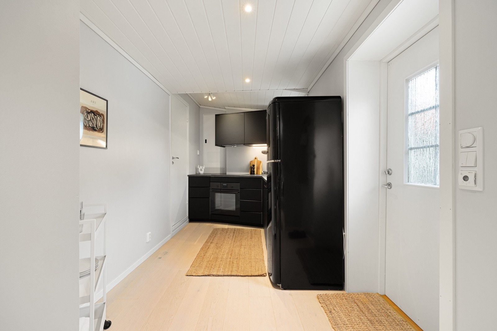 Pent inngangsparti | Entré og kjøkken har et samlet areal på 8,1 m² Galleribilde