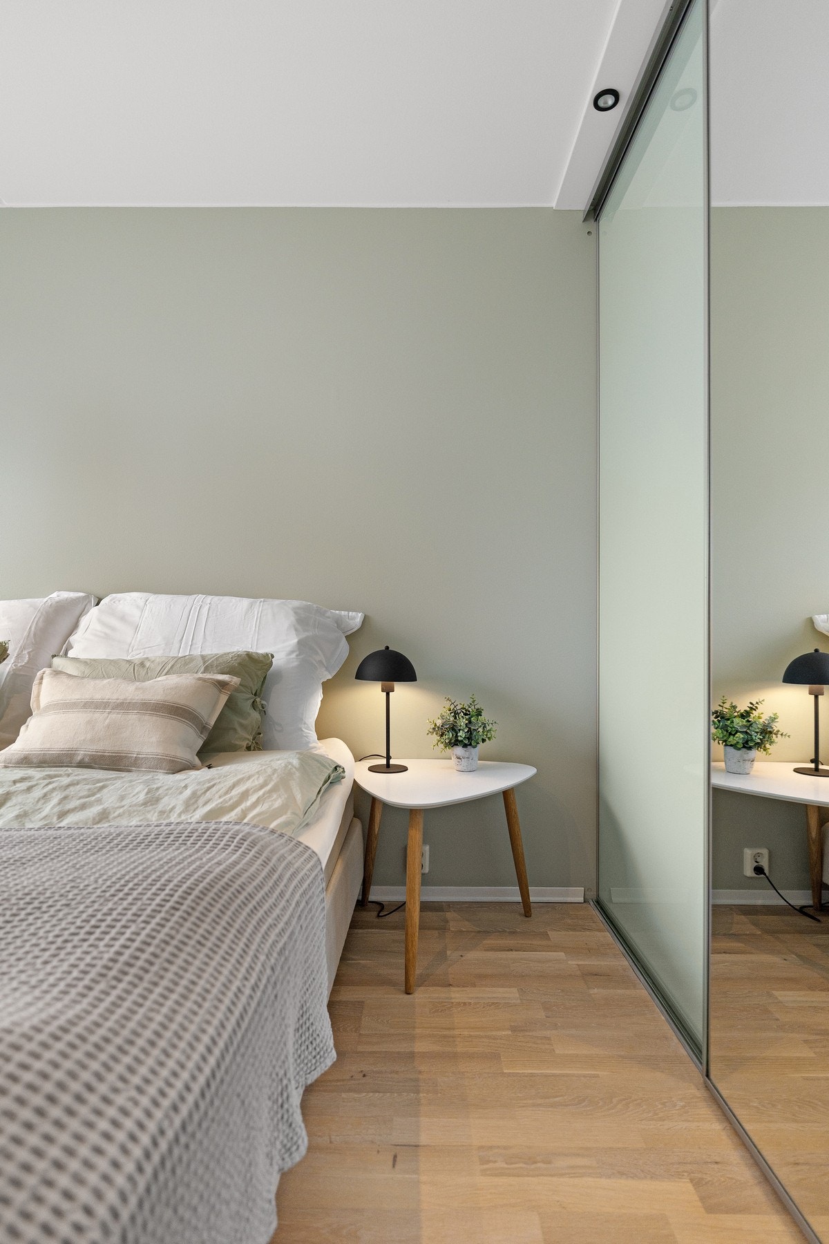 Lekker skyvedørsgarderobe som nedfølger salget. Galleribilde