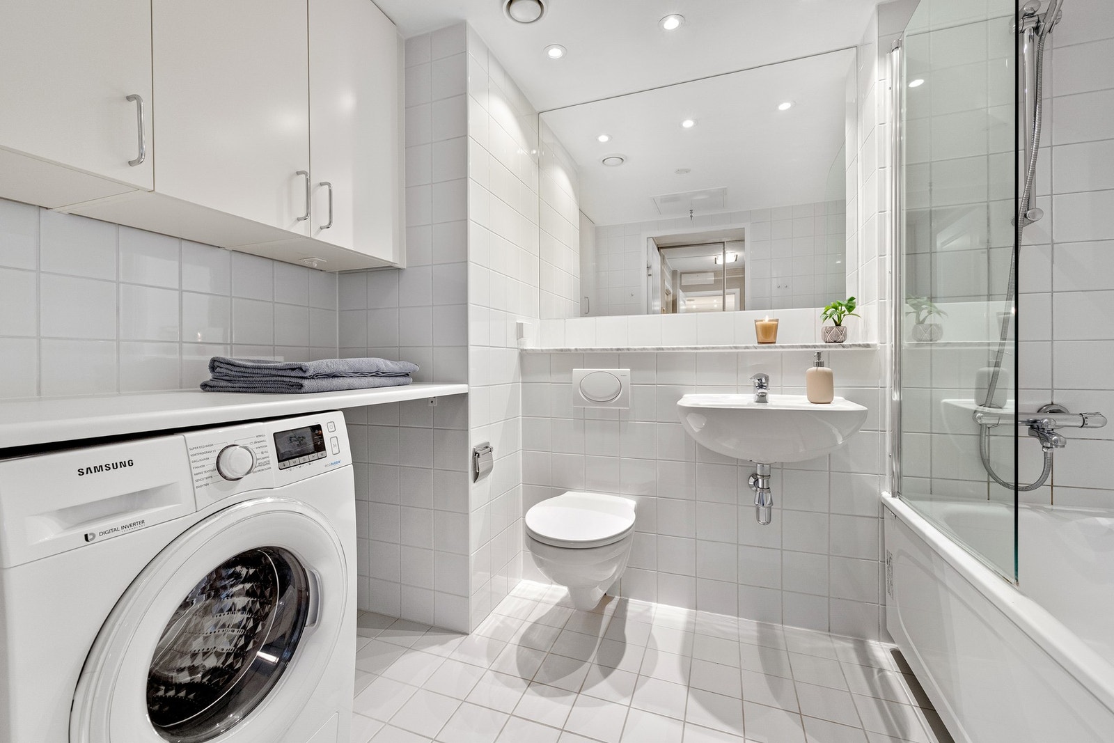 Det er opplegg for vaskemaskin på badet. Galleribilde