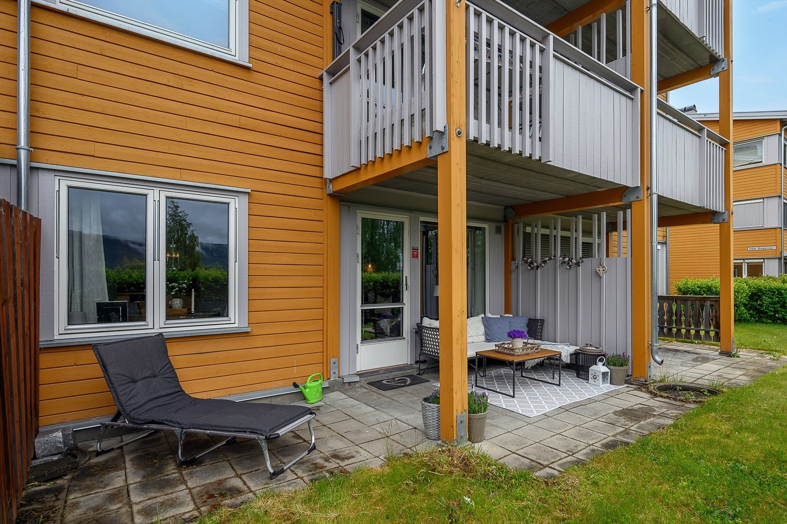 Det er skillevegg mellom leilighetene. Galleribilde