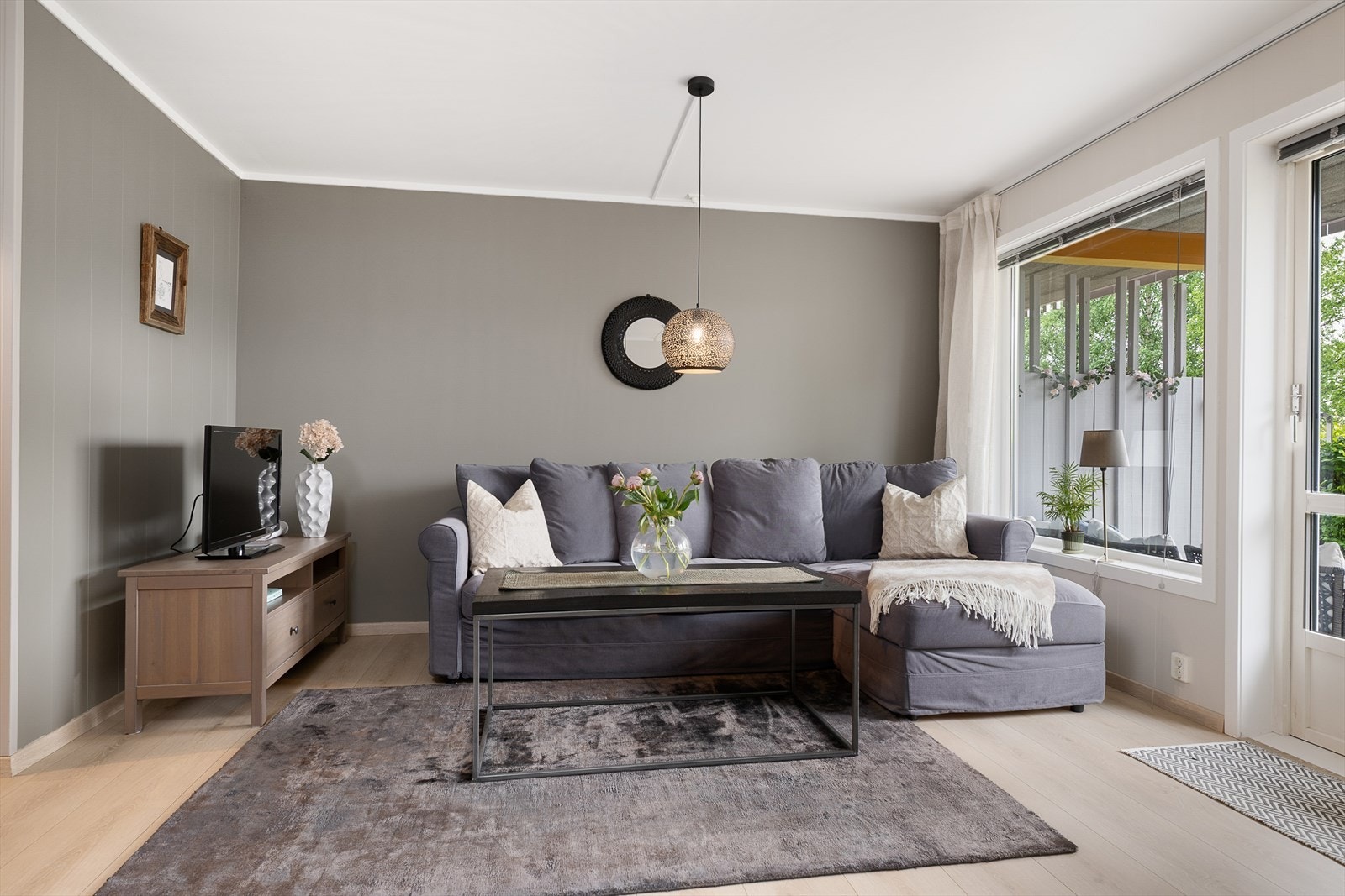 Lys og tiltalende stue. Galleribilde