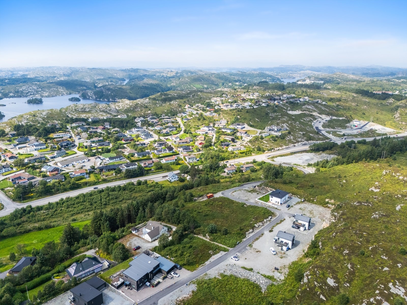 Høy og fri beliggenhet med utsikt over nærområdet Galleribilde