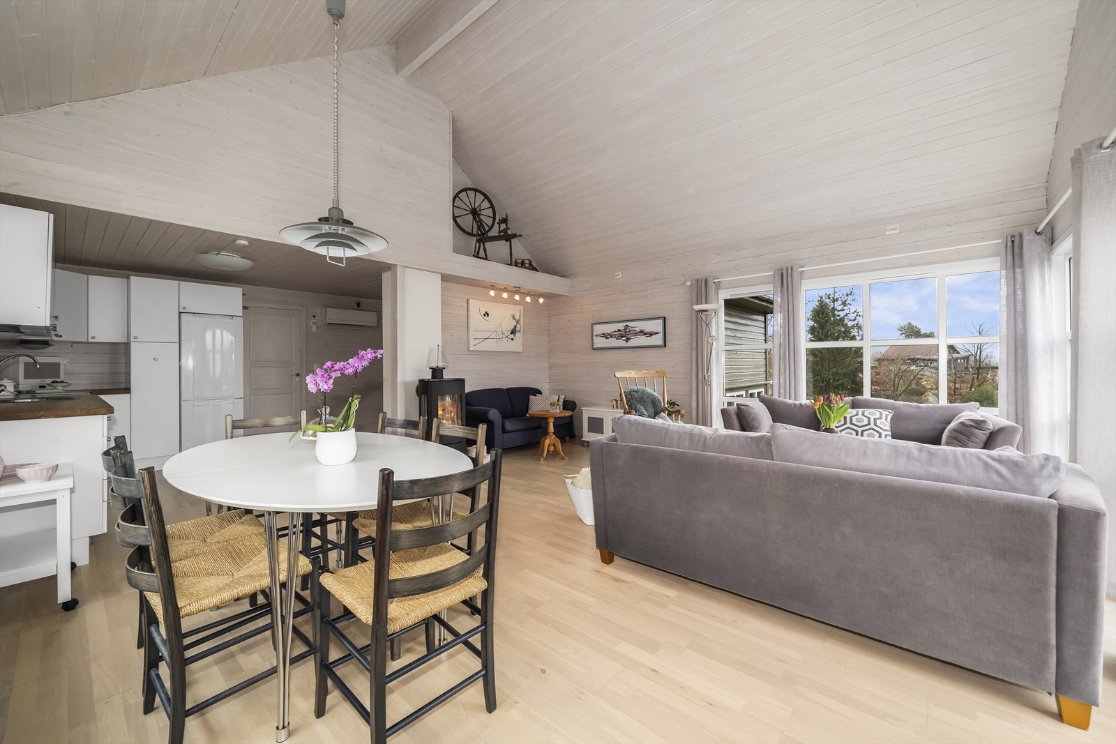 Stuen kan innredes i soner. Galleribilde