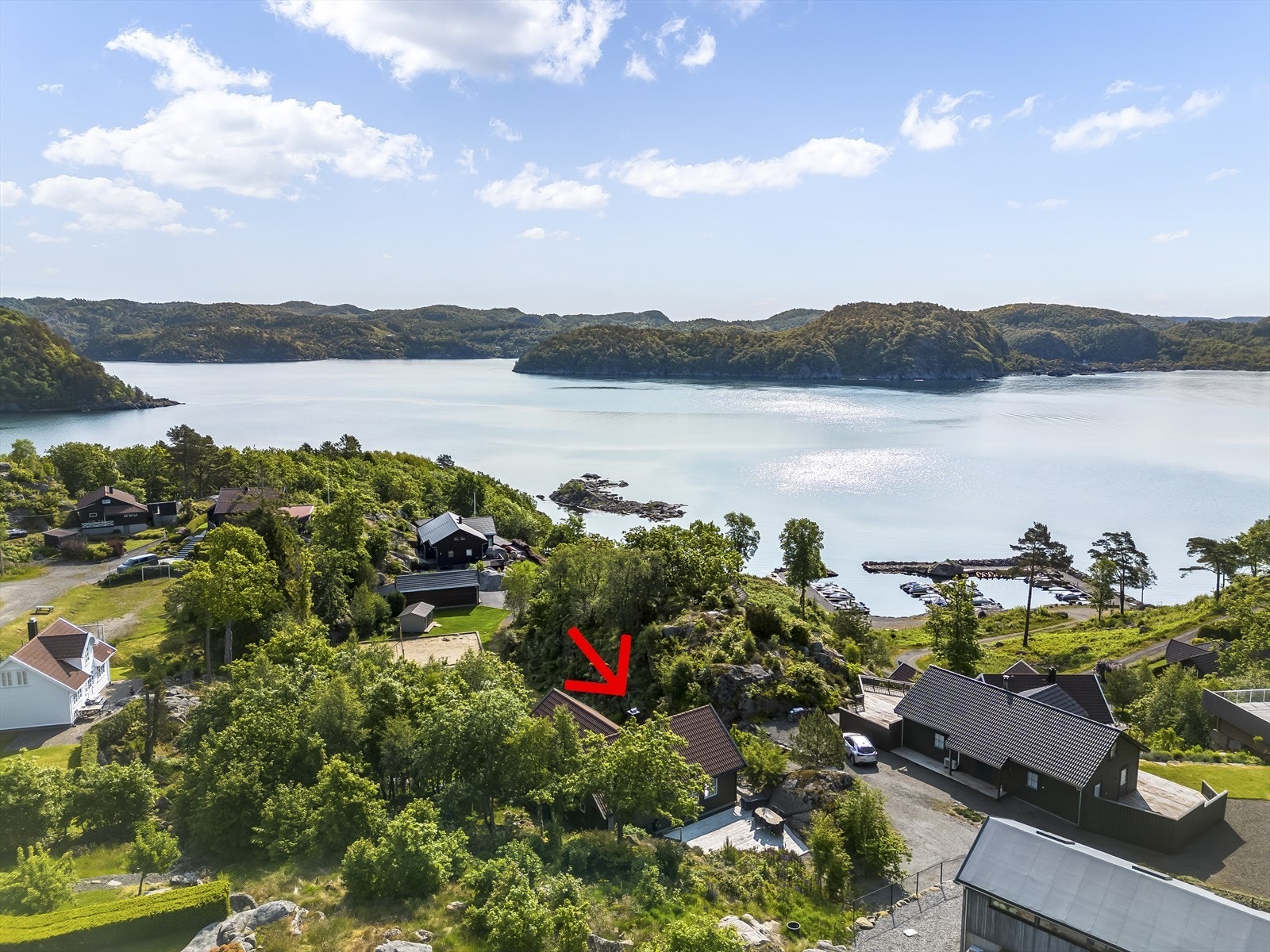 Eiendomsmegler MNEF Anita Cecilie Gabrielsen ønsker velkommen til Kvineset 8! Galleribilde