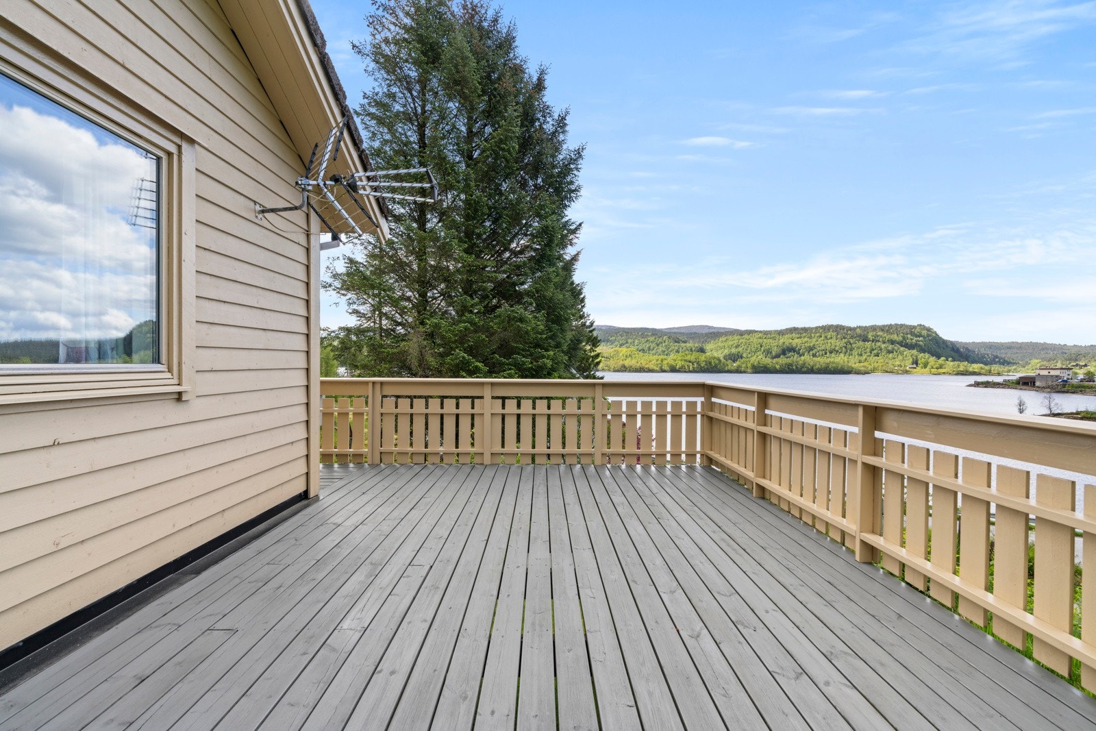 Velkommen til Eidsnesvegen 2 - En koselig fritidsbolig med nærhet til fjell, skog og vann. Galleribilde