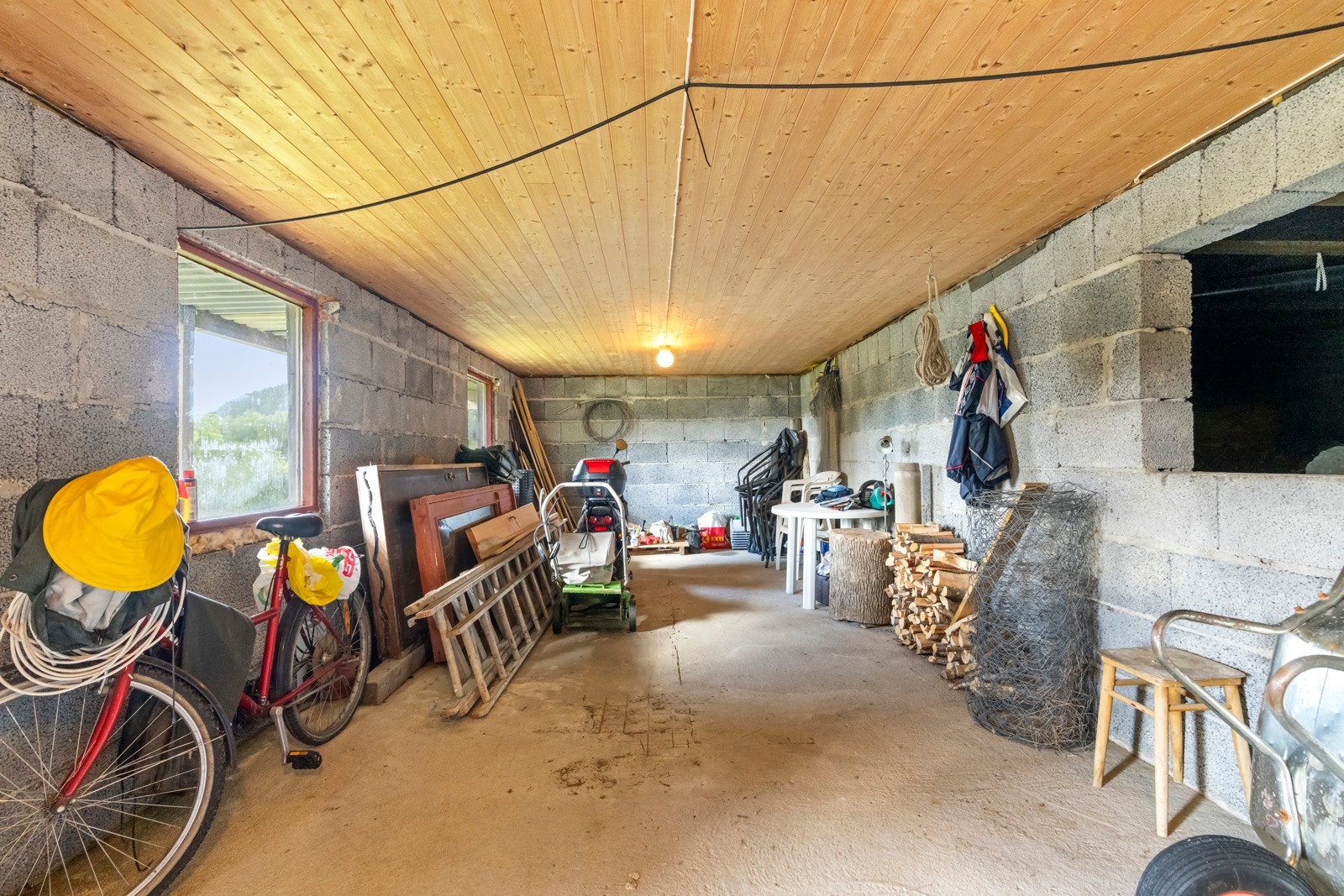 Uinnredet kjeller. Galleribilde