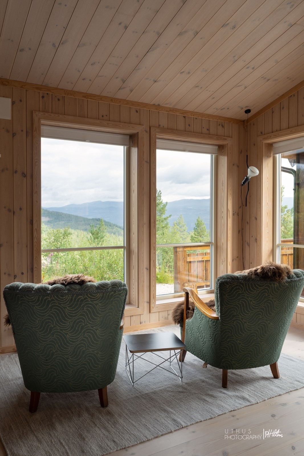 Her kan yndlingsboken nytes med en nydelig utsikt i bakgrunnen. Galleribilde