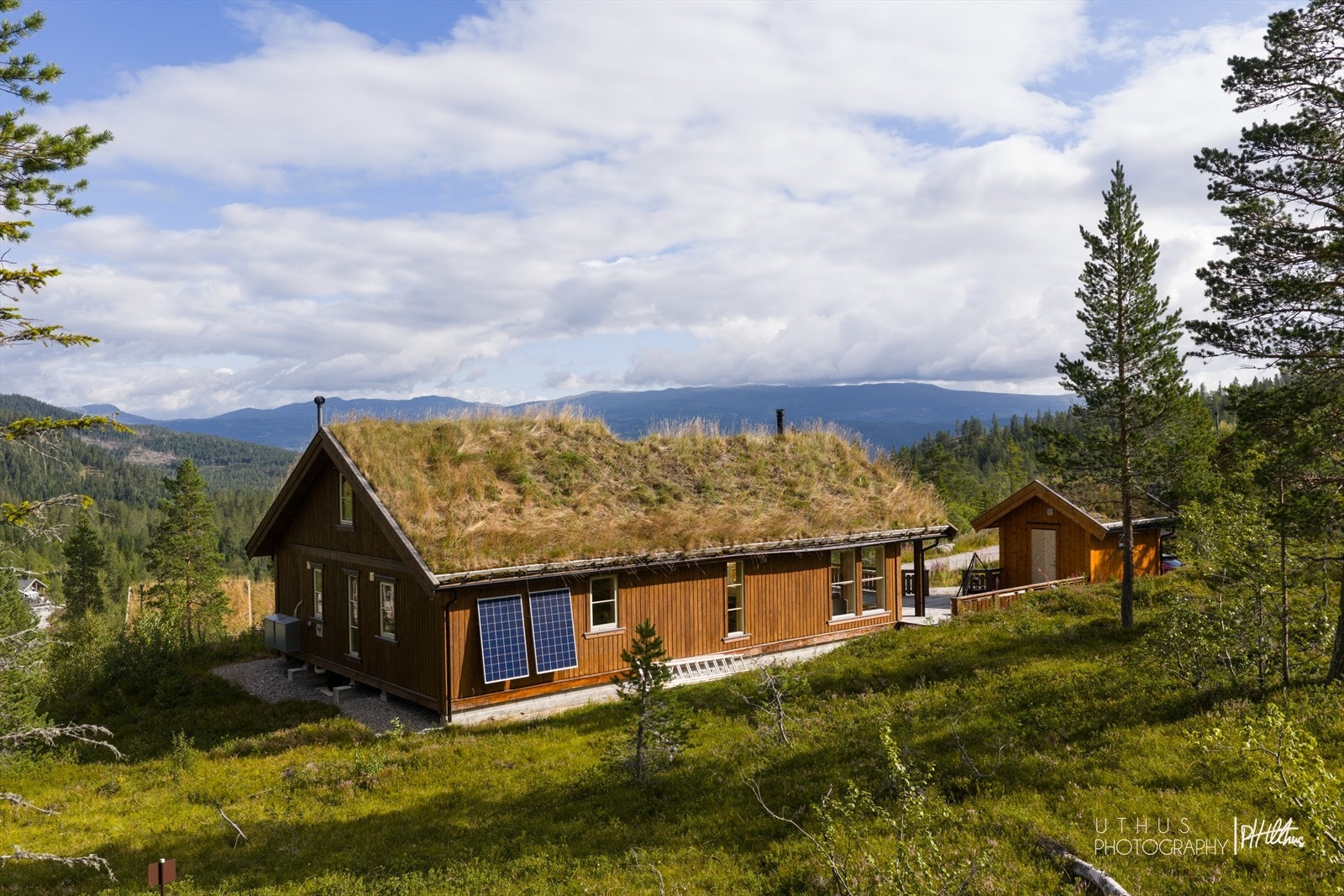 Hytta ligger skjermet og fint til med en nydelig utsikt og gode solforhold. Galleribilde