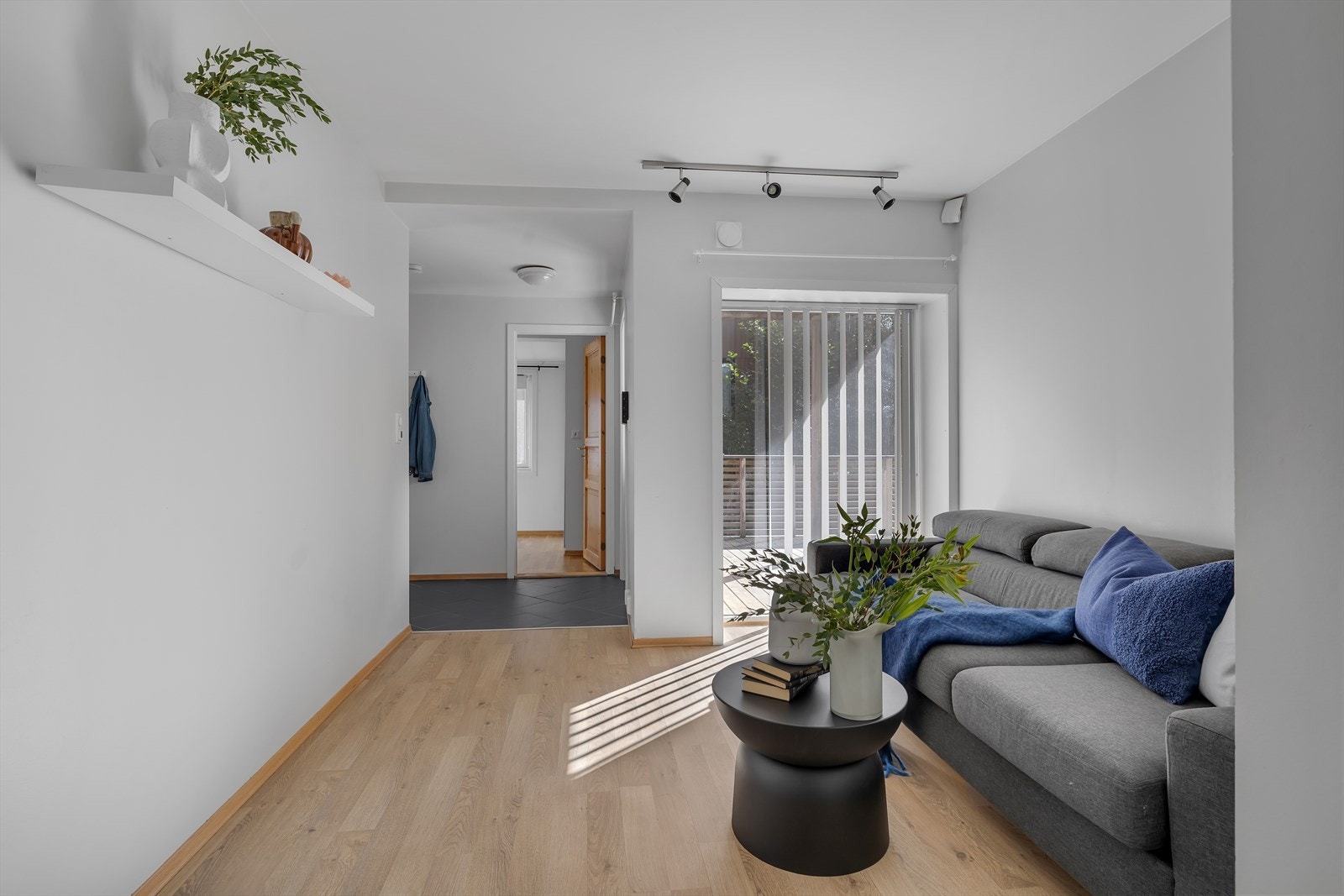 Oppholdsrom underetasje Galleribilde