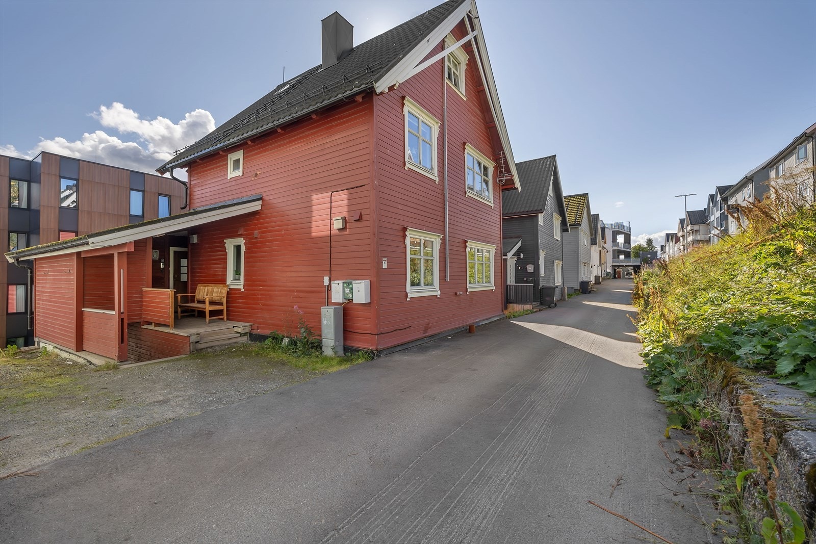 Leilighetene ligger i 1. etasje samt underetasje Galleribilde