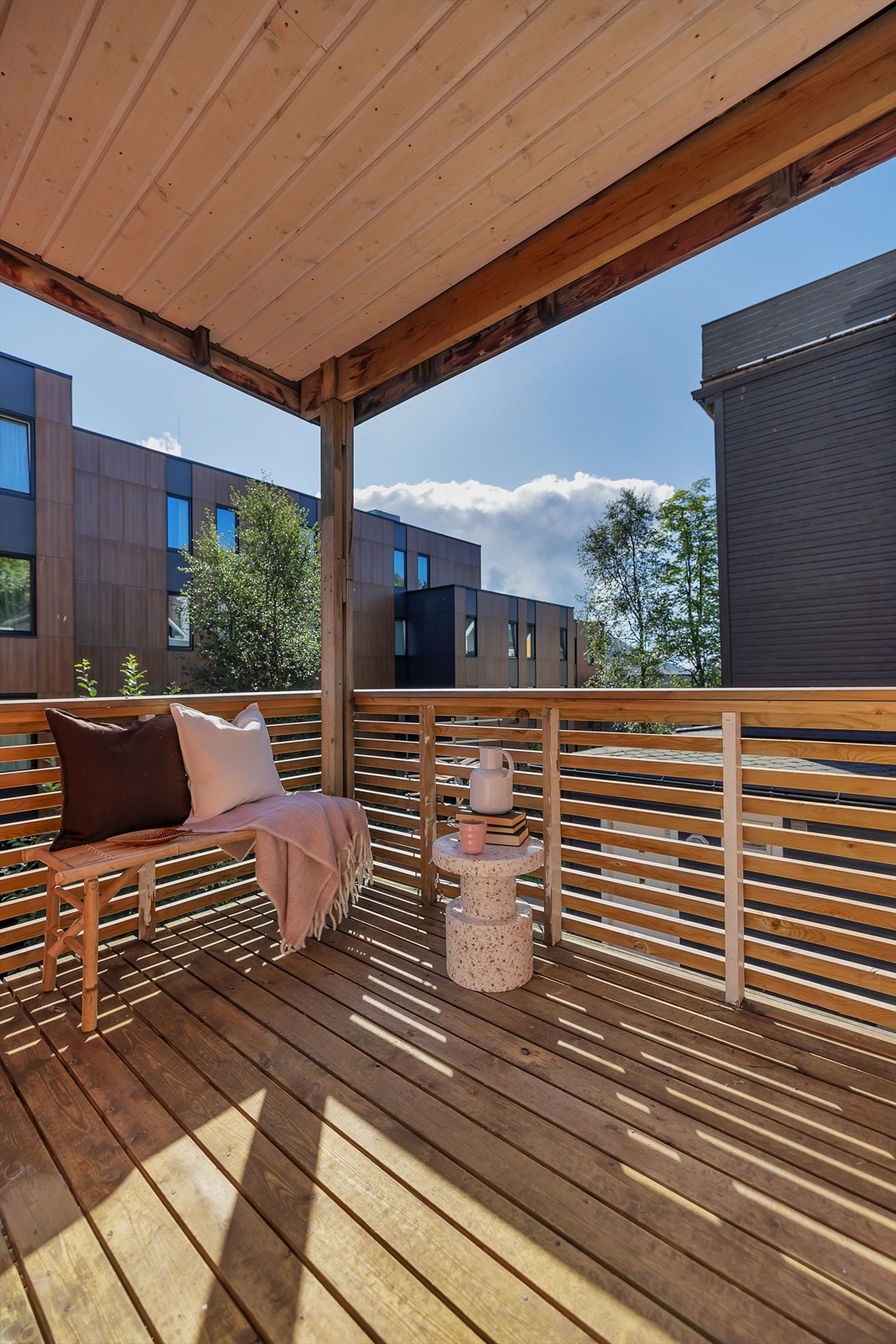 Sørvendt altan i sentrum - ikke verst - her er det sol også Galleribilde