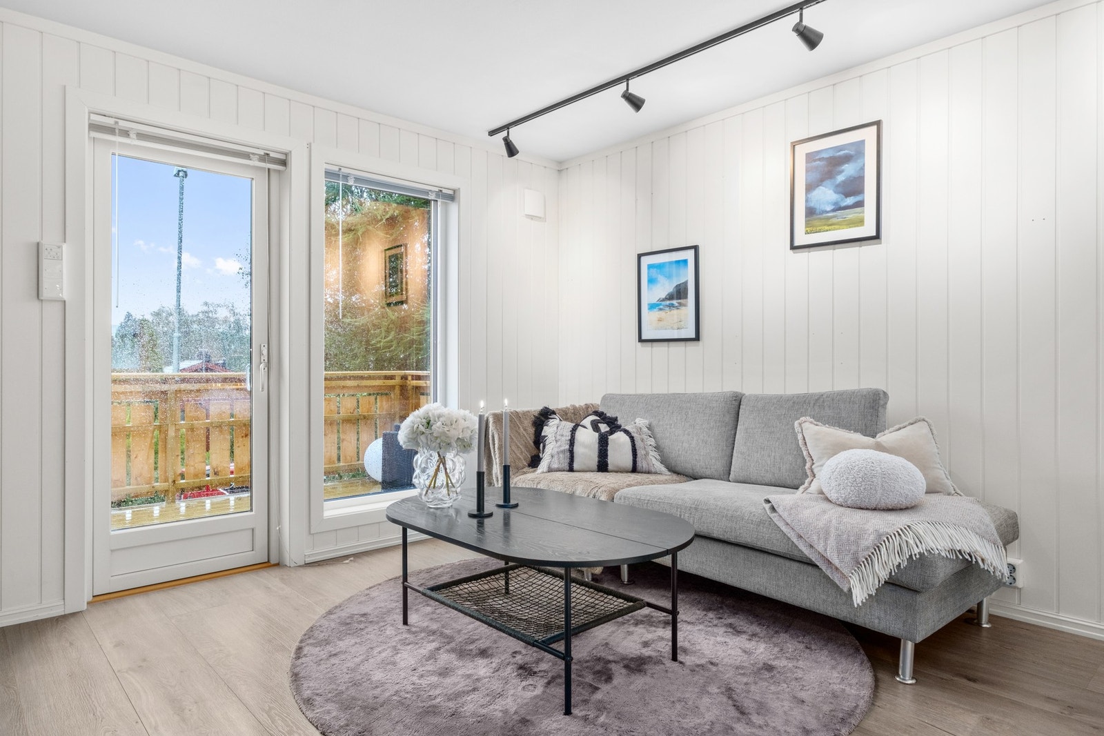 Det er installert Smart-hjem fra Plejd. App-styrt belysning og varme. Galleribilde