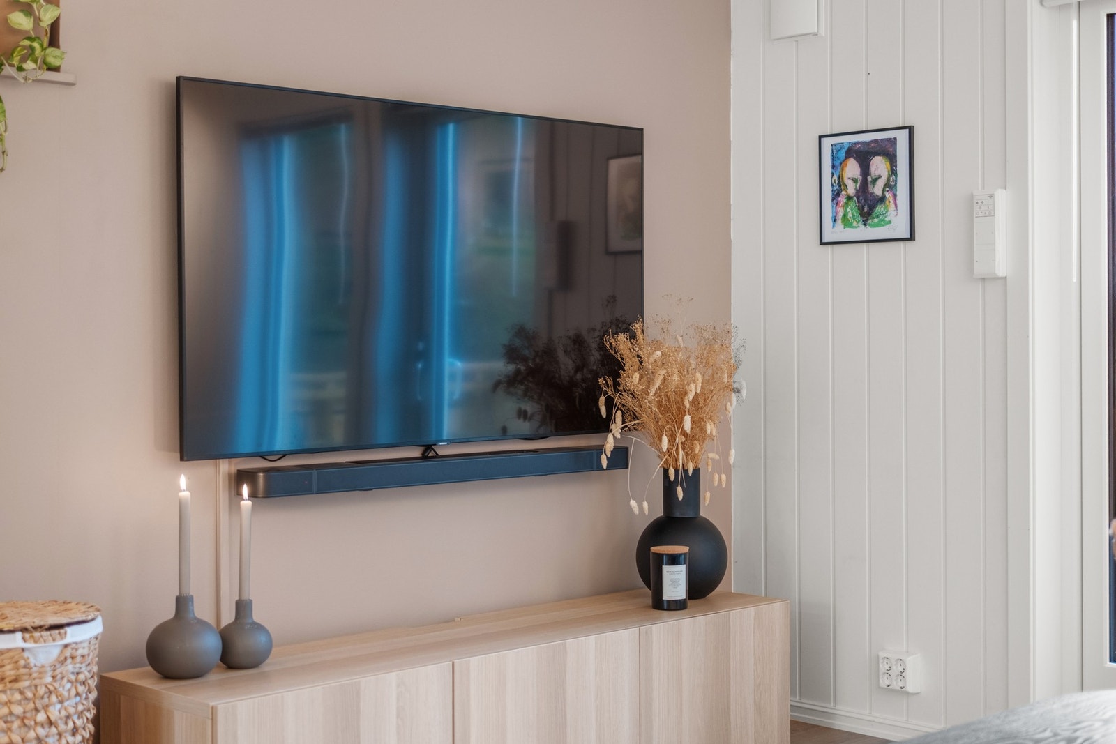 Leiligheten holder jevnt over en moderne standard. 1 TG0, 10 TG1 og 5 TG2 i rapporten fra takstmann. Galleribilde