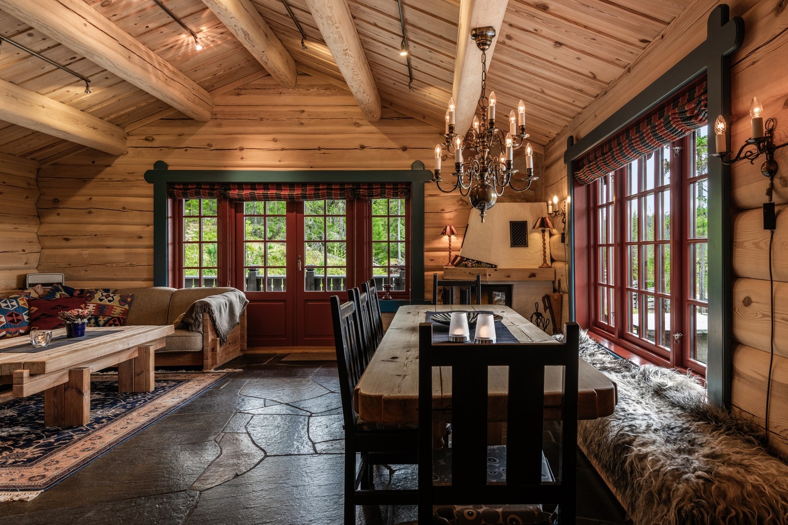 Nyt sene kvelder med famille og venner. Galleribilde