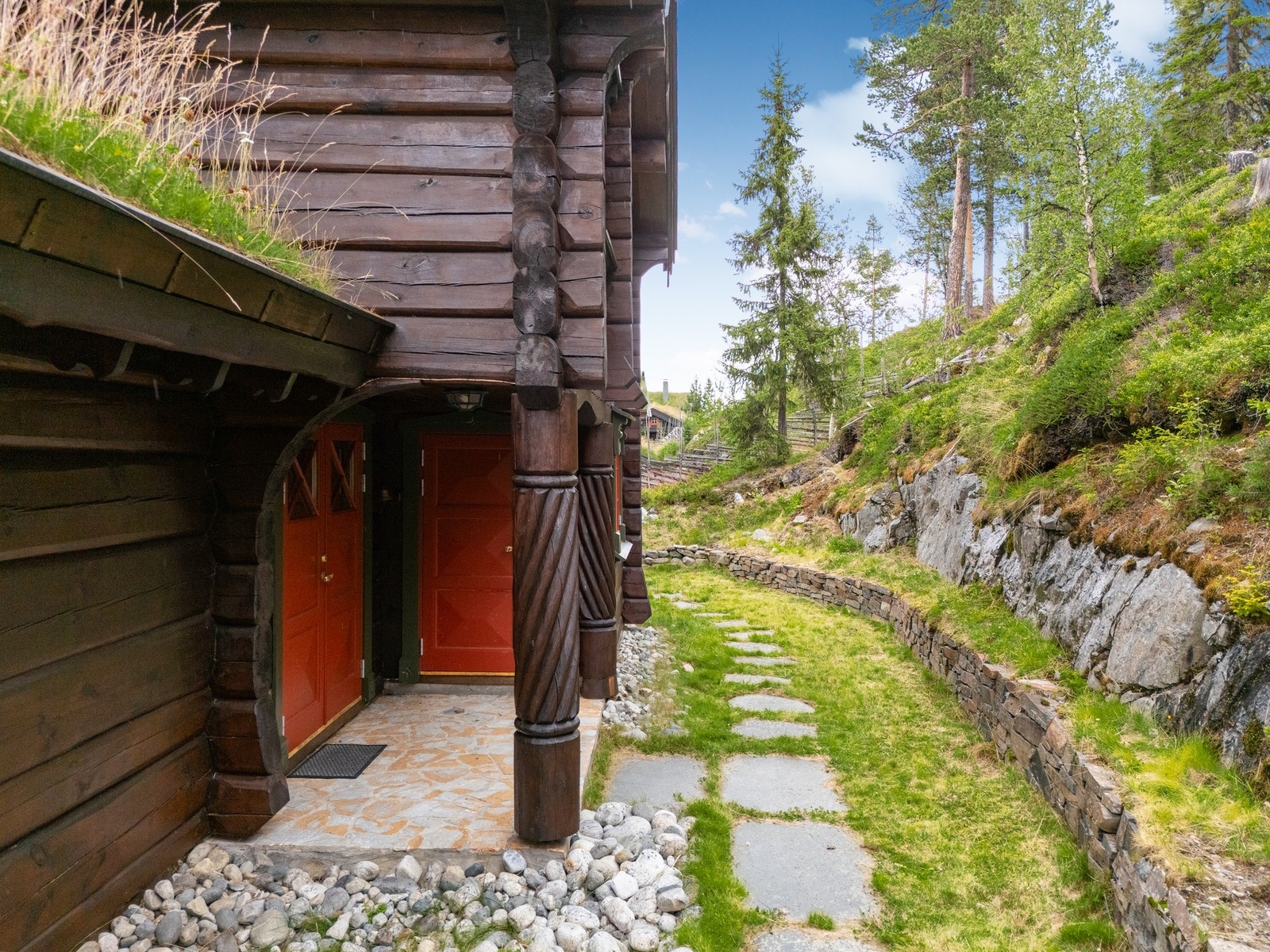 Overbygd inngangsparti. Galleribilde