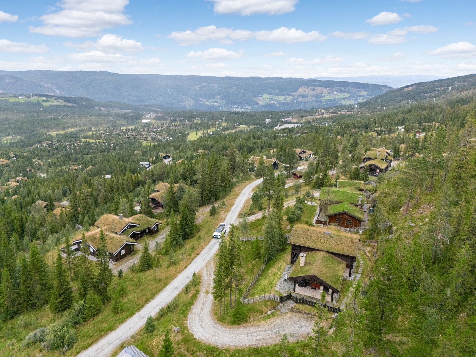 Hytta her en fantastisk beliggenhet på Nesfjellet. Galleribilde