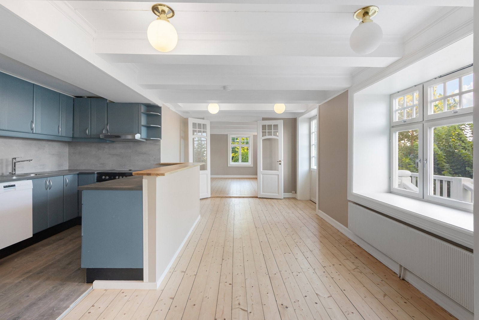 Flott og stort kjøkken med spisestue. Galleribilde