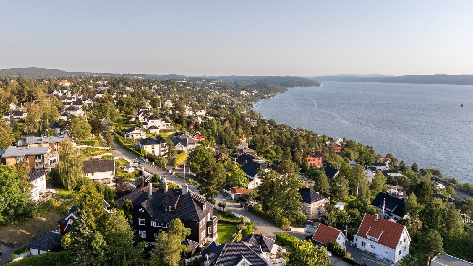 Kort avstand til både Sæter, Holtet og Lambertseter med servicetilbud og kollektivtilbud. Galleribilde