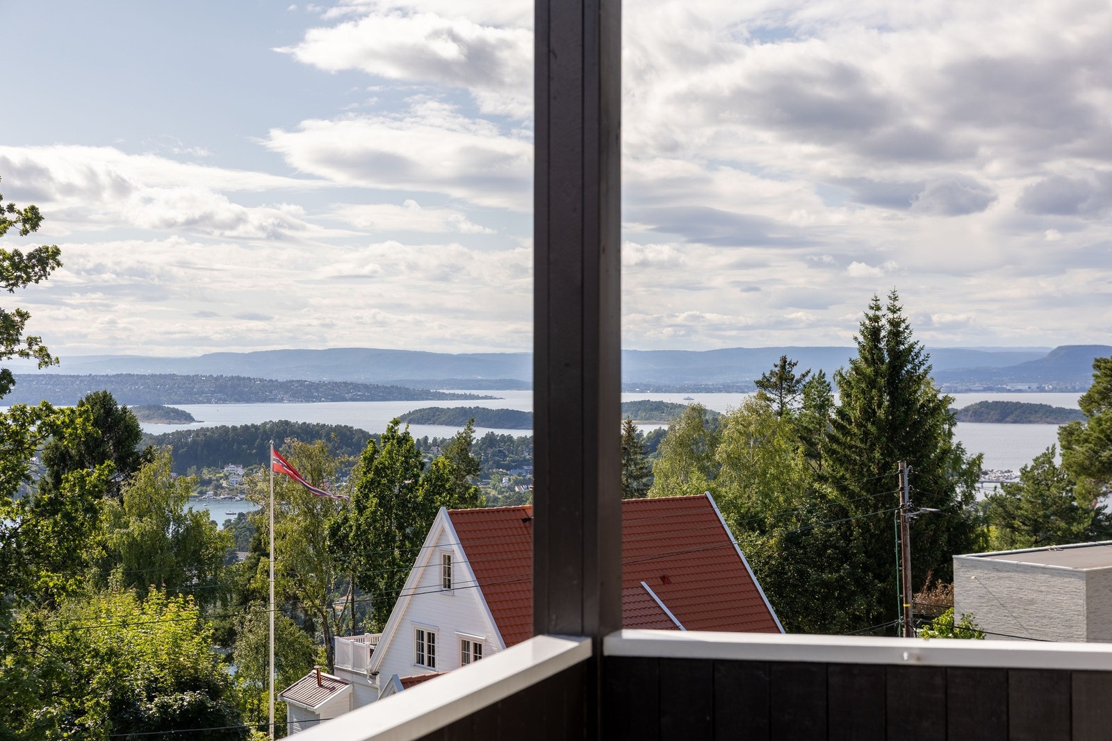 Oppussingsobjekt i en tremannsbolig med fantastisk utsikt over Oslofjorden. Galleribilde