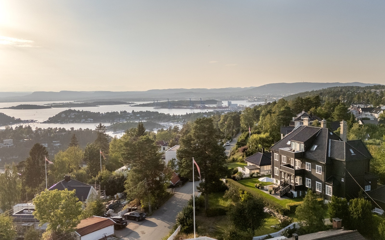 Kort spasertur til Ekebergsletta, Skulpturparken, Brannfjellskogen eller Byskogen. Galleribilde