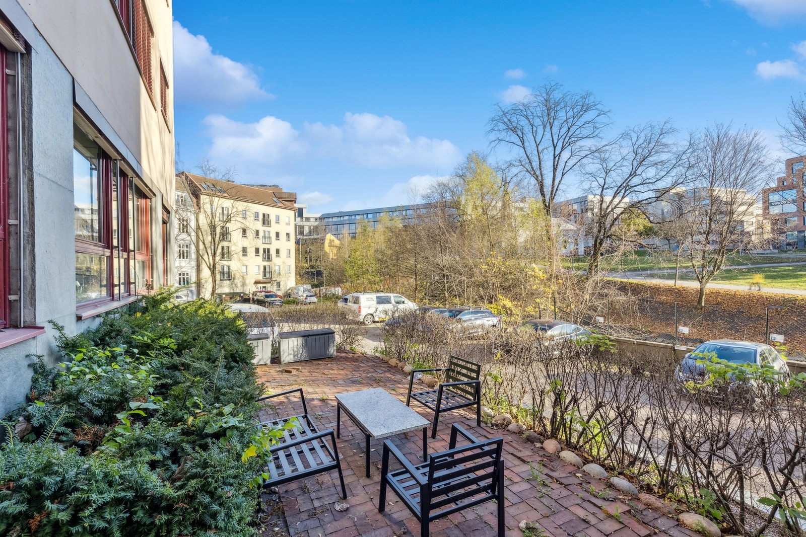 Uteplass. Galleribilde