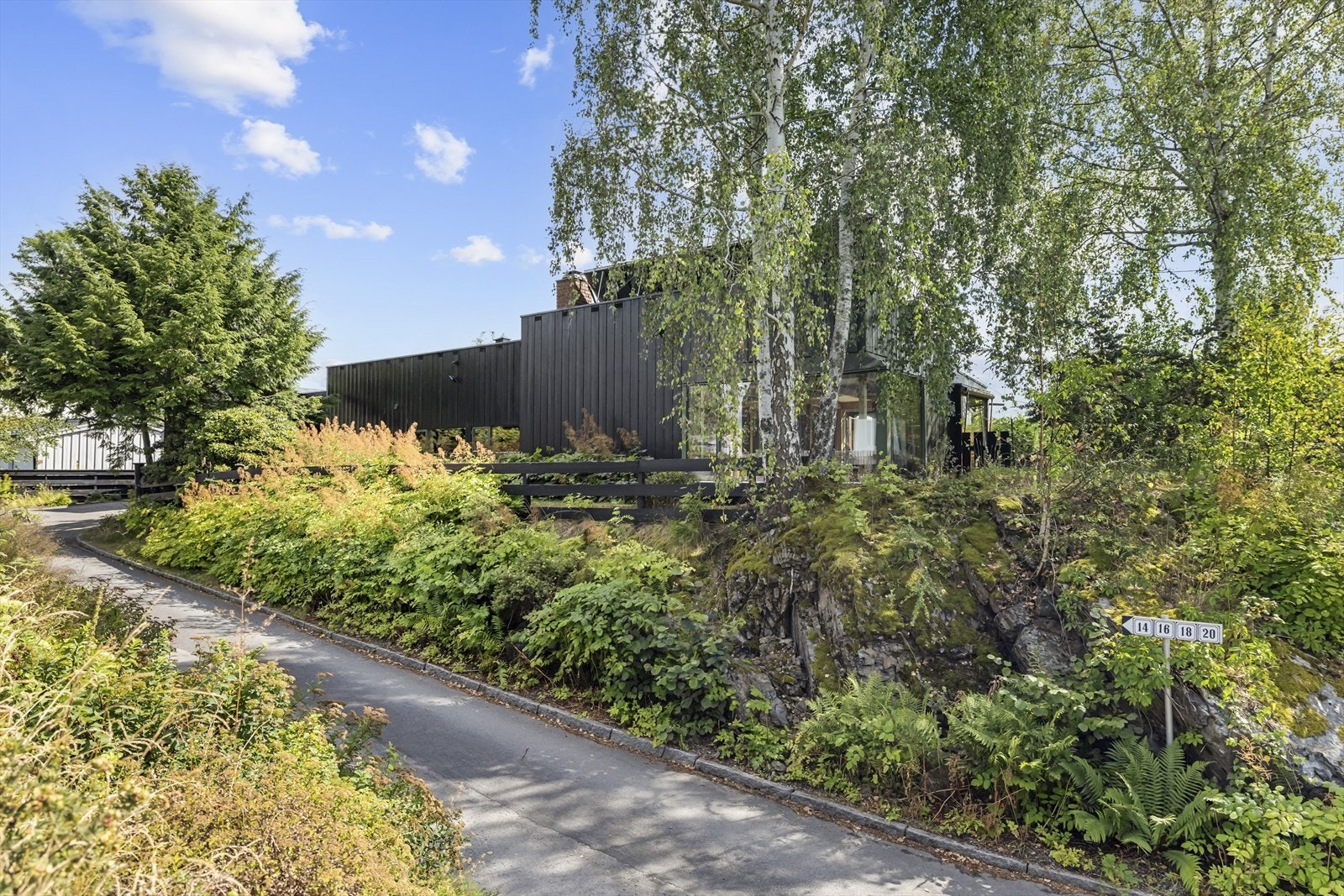 Adkomst via privat stikkvei. Galleribilde