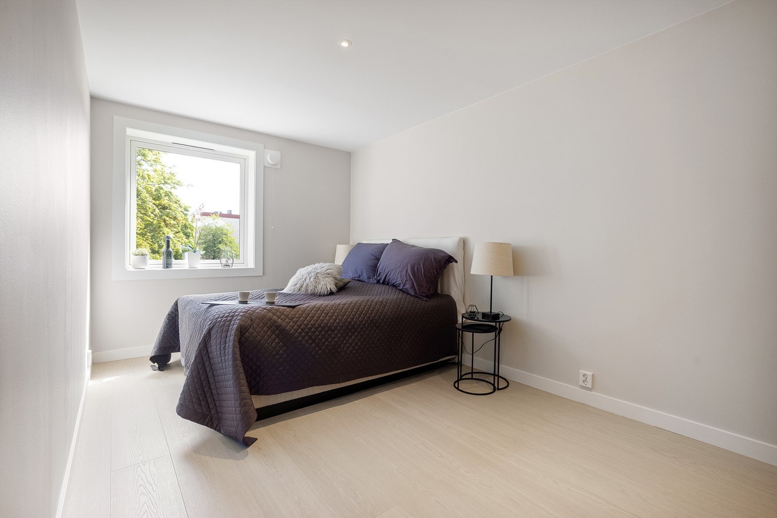 Leiligheten har to gode soverom med adkomst fra gangen. Galleribilde