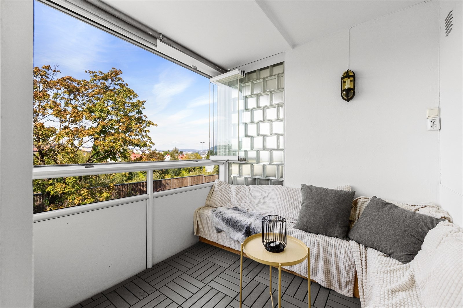 En moderne og stilsikker 3-roms i et barnevennlig område på Manglerud. Galleribilde