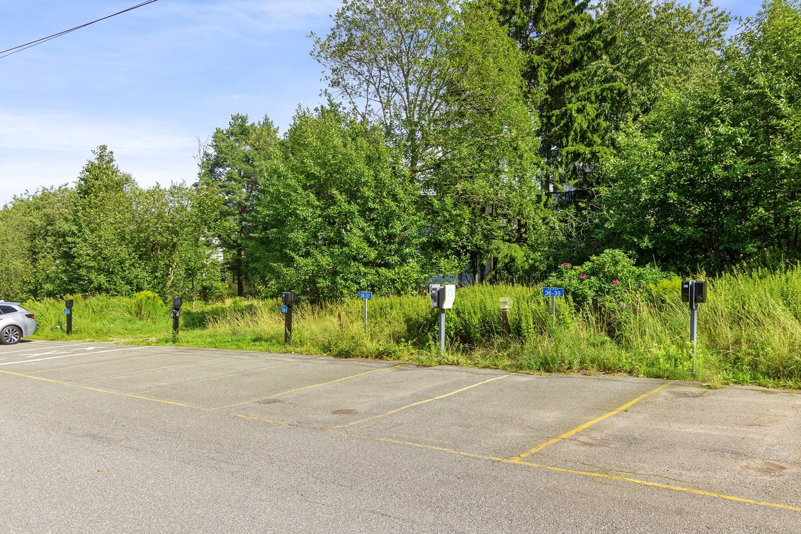 Borettslaget har både parkeringsplasser og garasjer til utleie etter gjeldende ventelister. Galleribilde