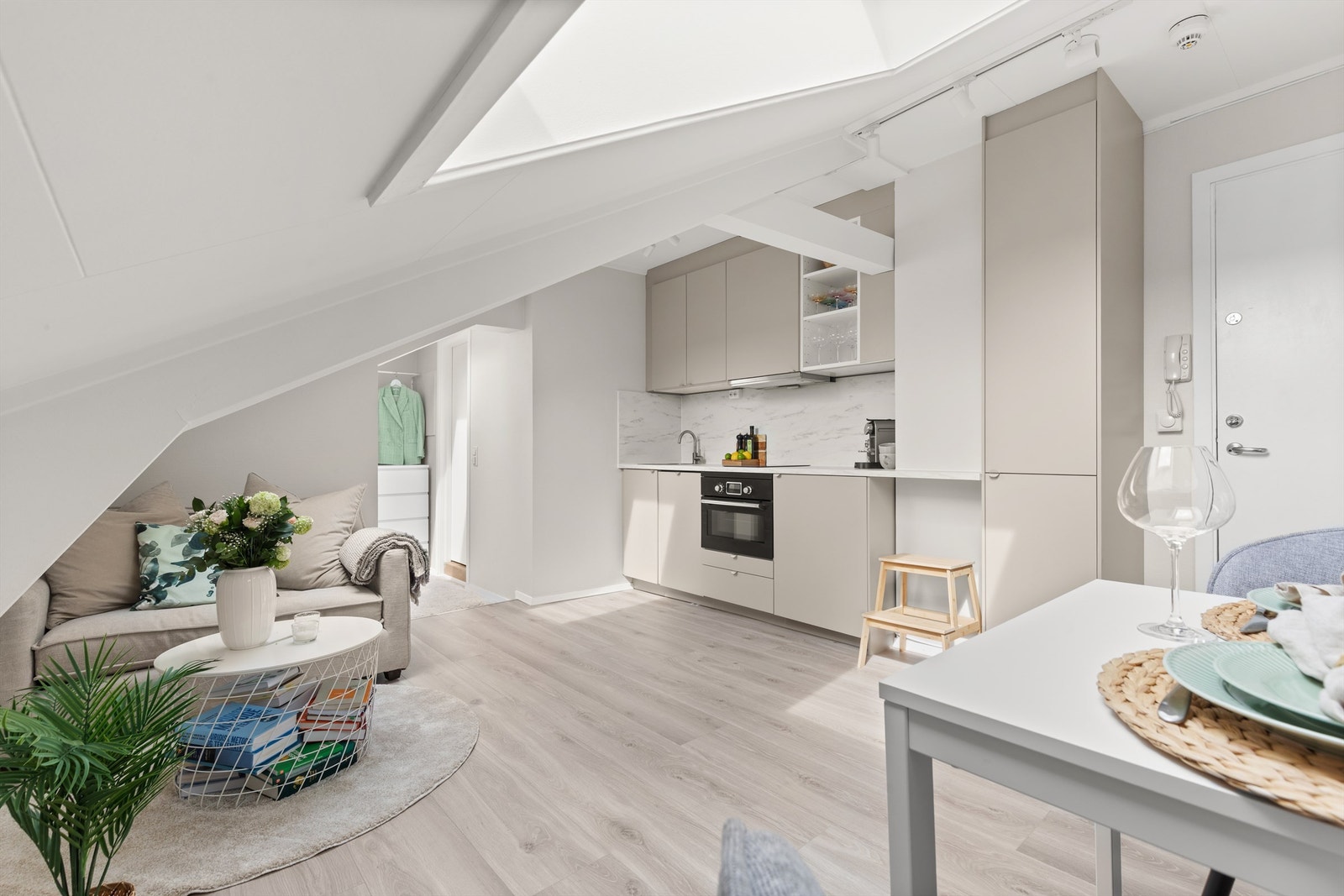 Nora Larsen Rørvik v Krogsveen har gleden av å presentere Hesselbergs gate 6A! Galleribilde