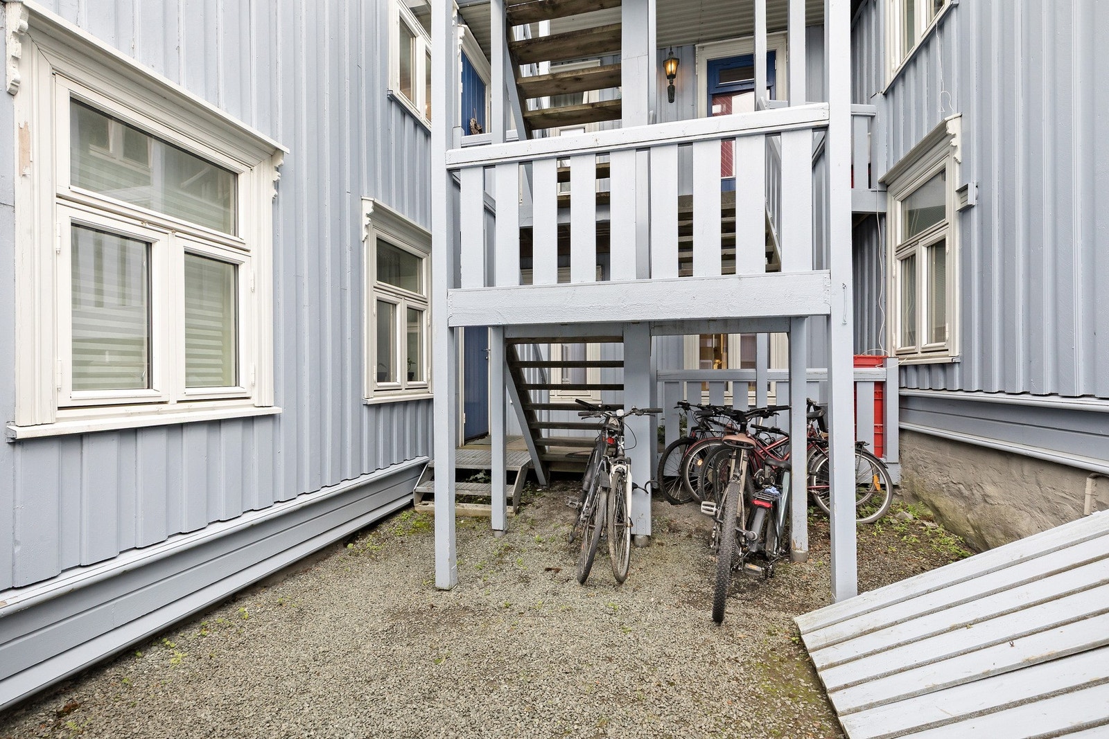 Felles sykkelparkering i sameiets bakgård. Galleribilde