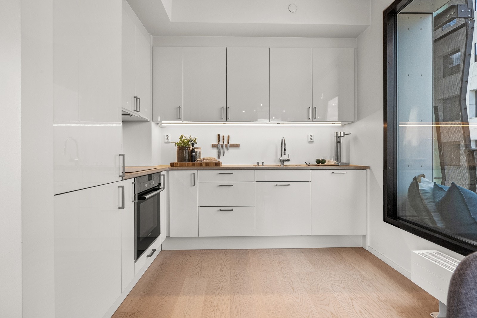 Leiligheten har et lyst og fint kjøkken med gode løsninger. Galleribilde