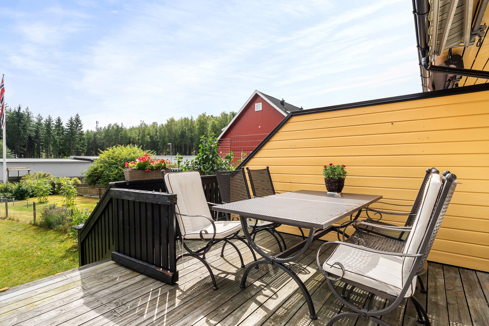 Sørvendt veranda med gode solforhold Galleribilde