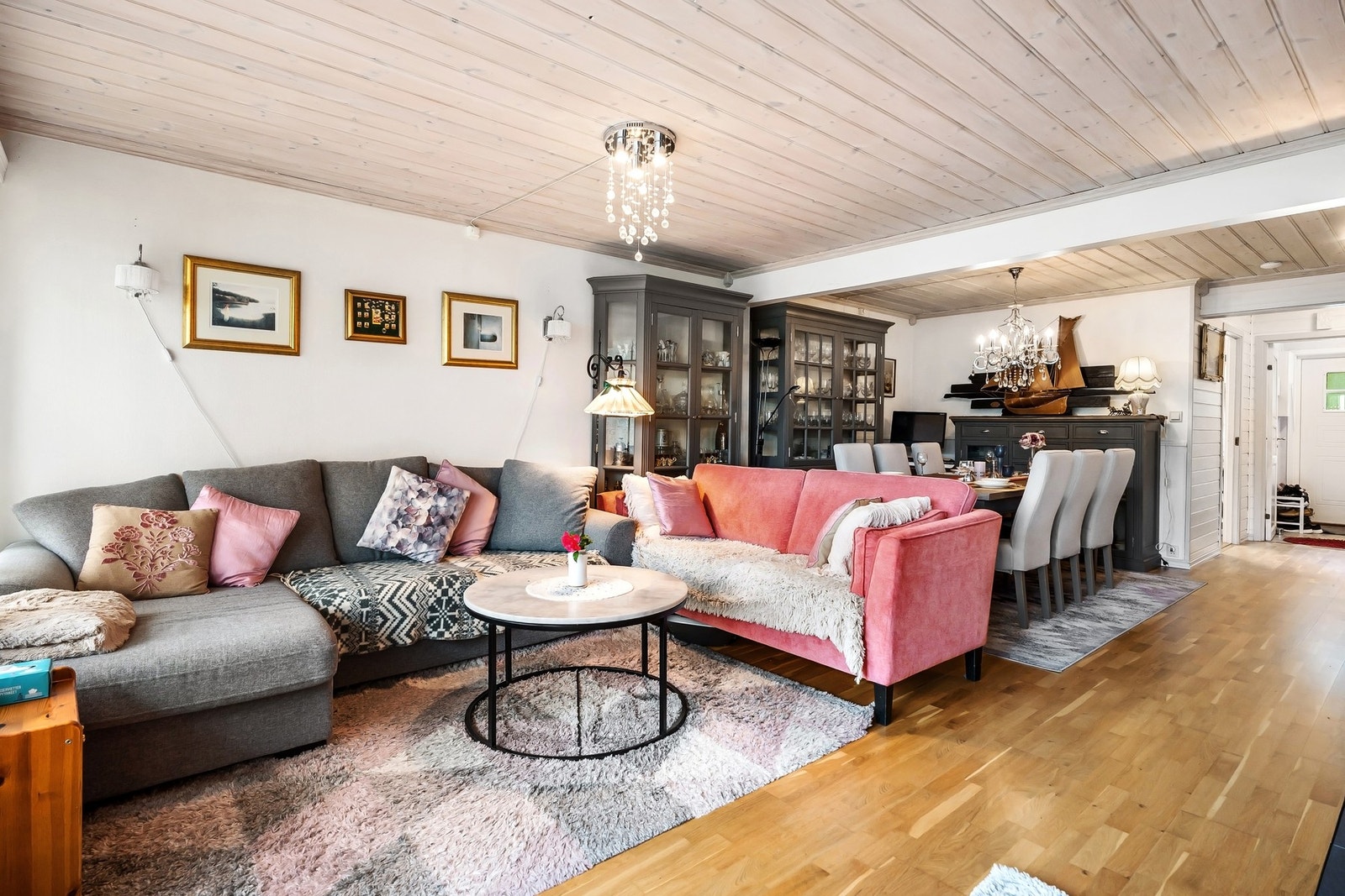 Eiendommen har en bra planløsning som gir god romfølelse Galleribilde