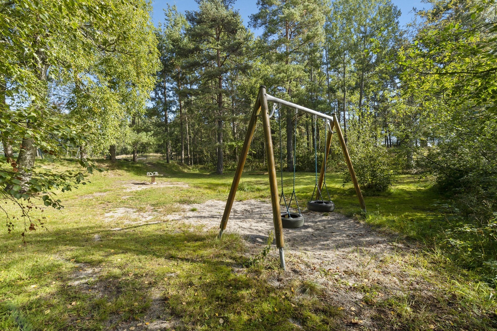 Huske/ lekeplass på Hunsrød Galleribilde