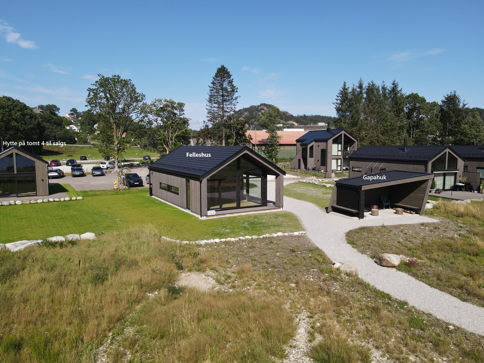 Felleshus og gapahuk kun for bruk av eierne i hyttefeltet Galleribilde
