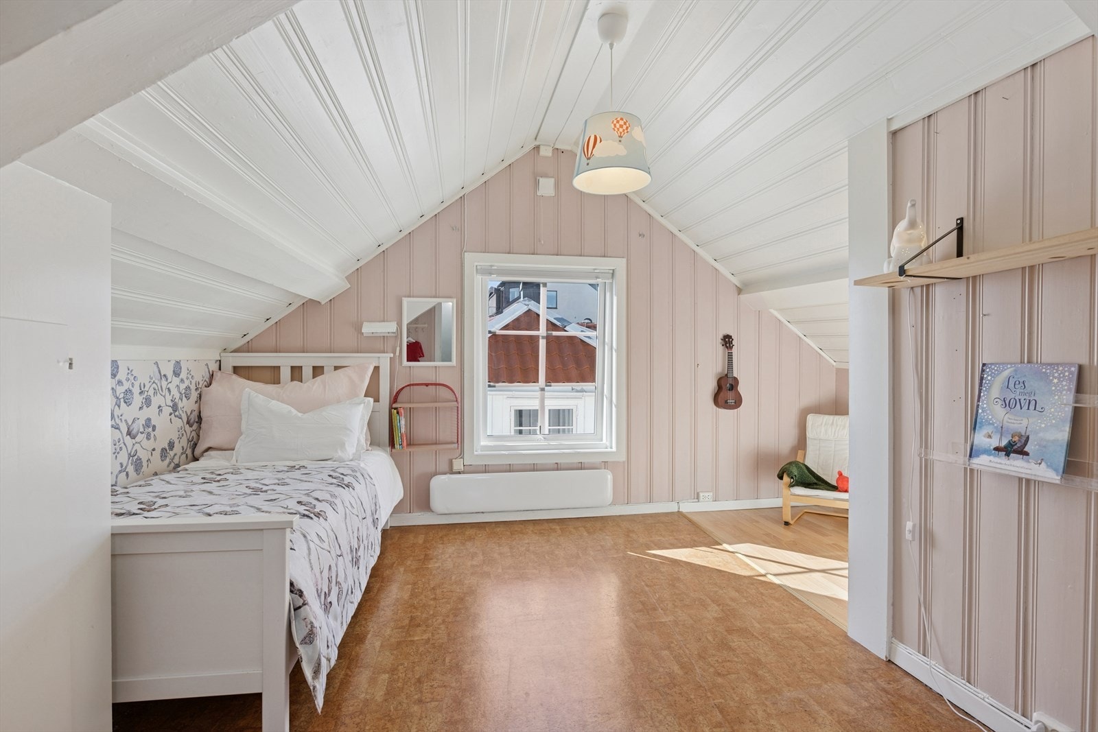 I andre etasje er det innredet to soverom. Galleribilde