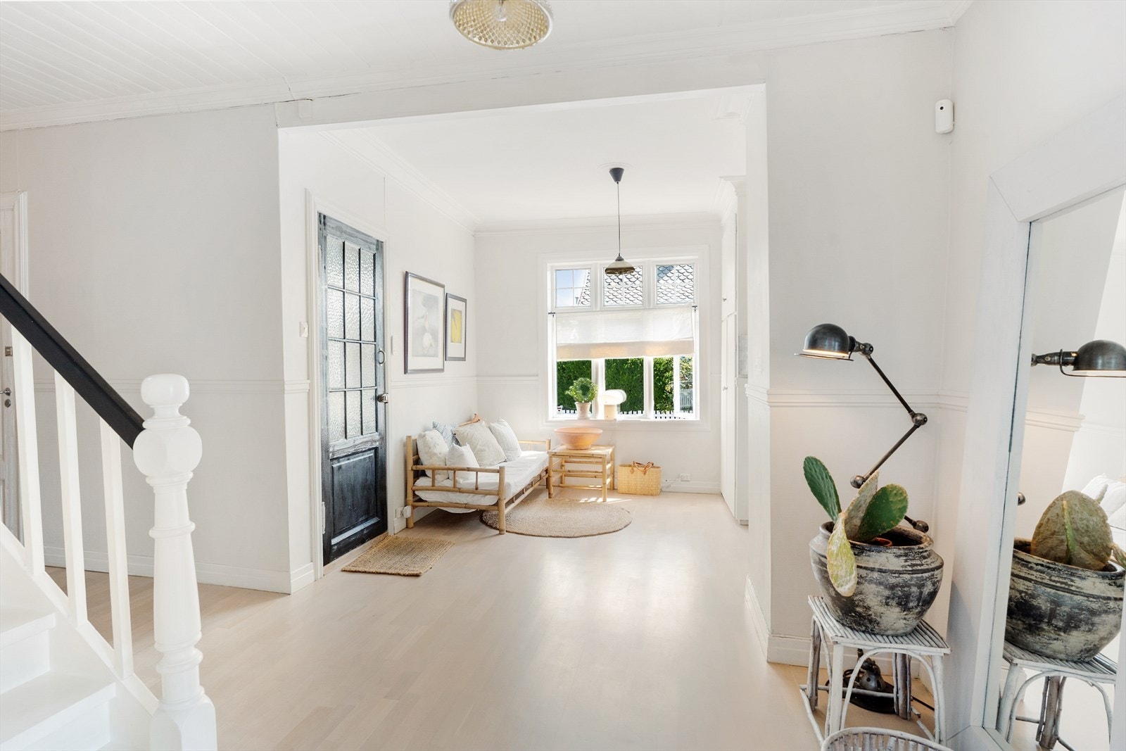 Vindfanget og hallen gir et fint førsteinntrykk. Her er god plass til yttertøy og sko. Galleribilde