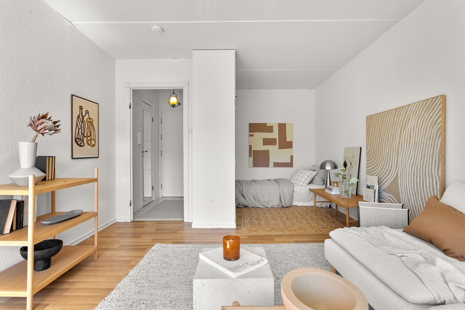 Nymalte overflater. Galleribilde