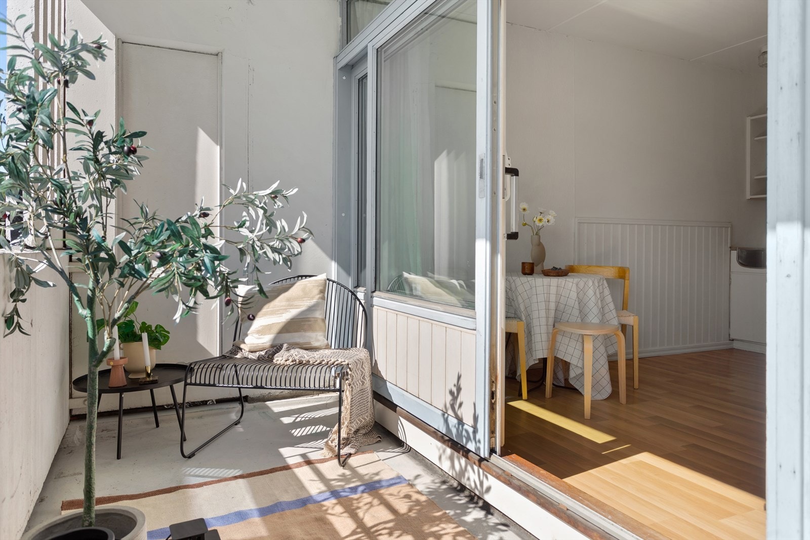 Det er god plass til både utemøbler og grill - perfekt som et ekstra uterom i sommerhalvåret. Galleribilde