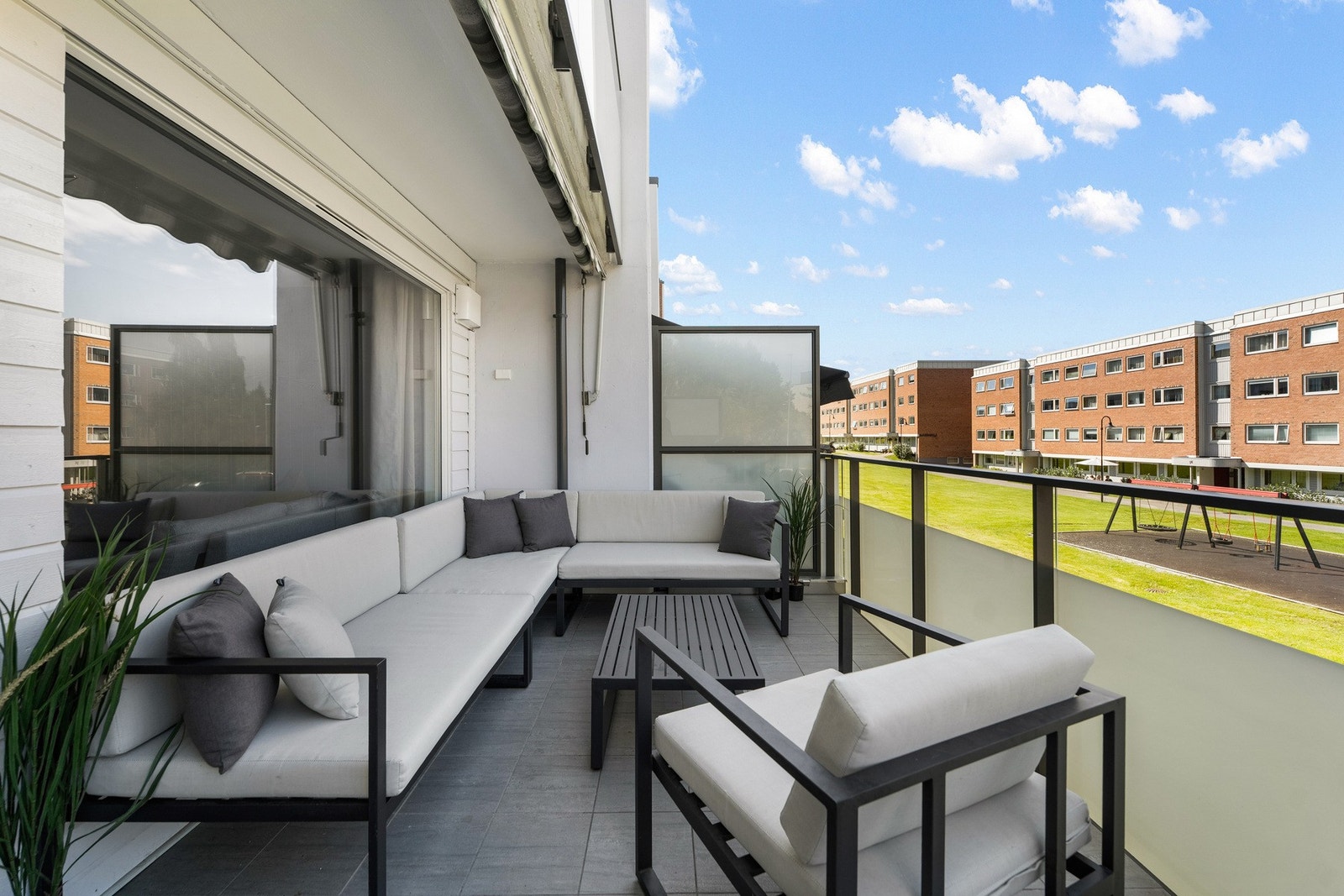 Velkommen til Elgtråkket Borettslag - et veldrevet borettslag med store grøntområder, lekeplass og trivelige uteområder. Galleribilde