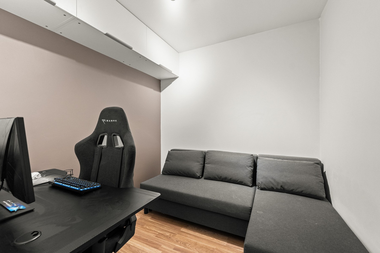 Ekstra rom som kan brukes som hjemmekontor eller gjesterom. Galleribilde