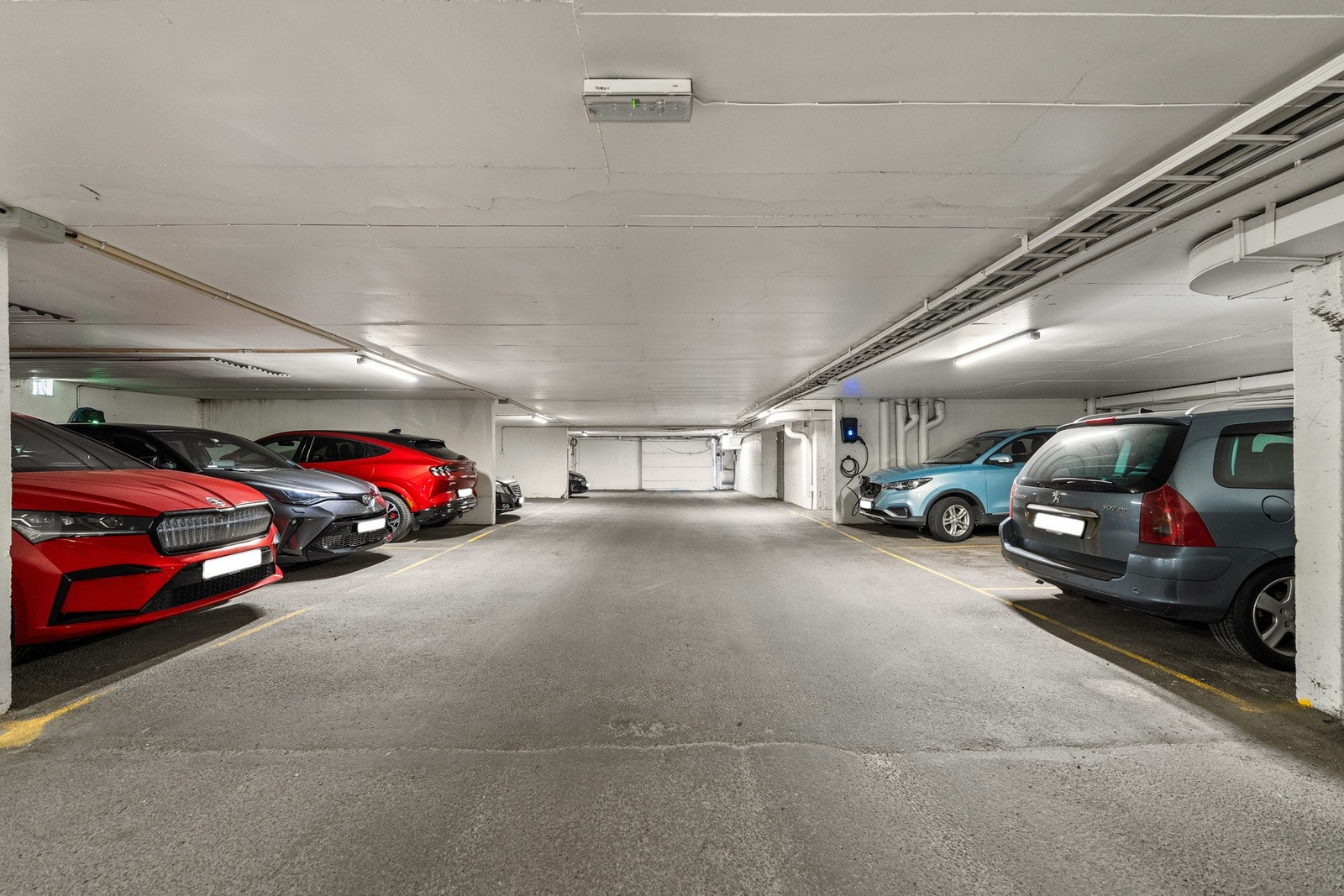 Felles parkeringskjeller med enkel adkomst. Galleribilde