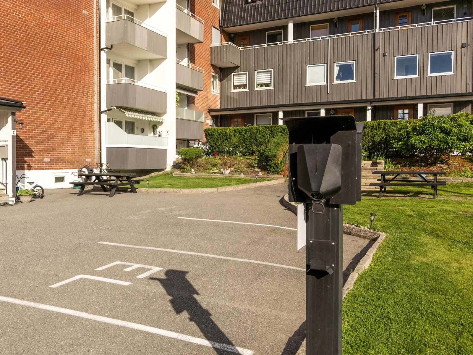 Felles elbillader i borettslaget. Galleribilde