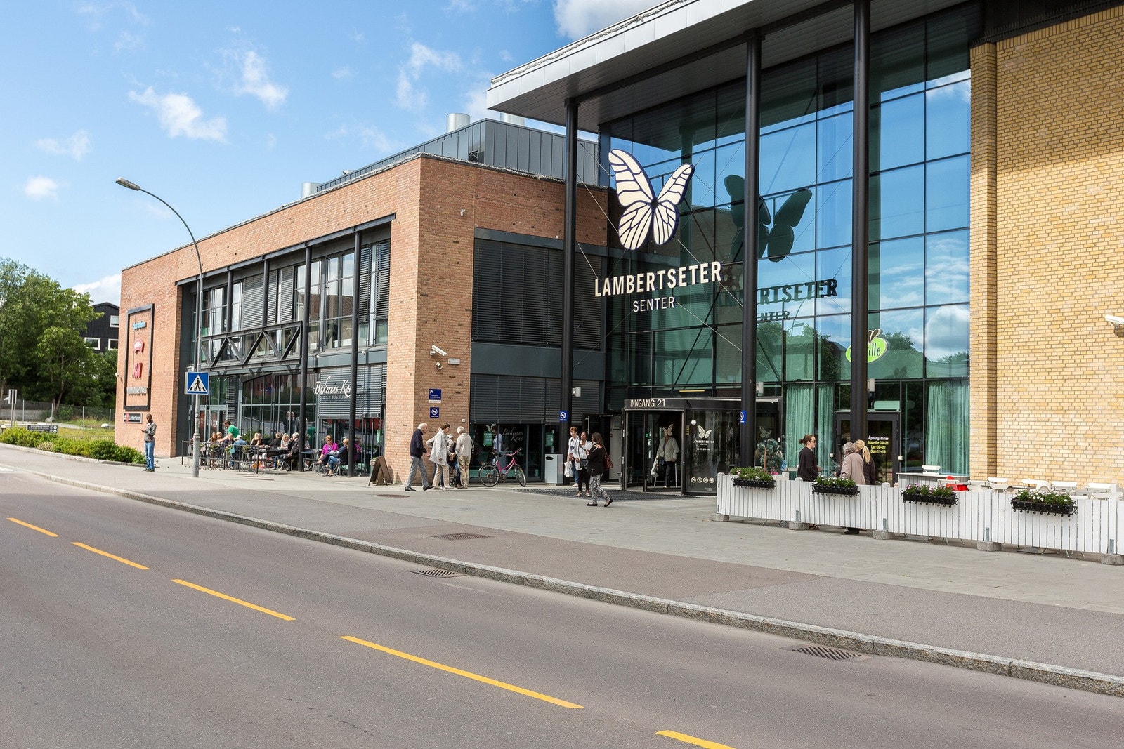 Lambertseter senter byr på et rikt utvalg av butikker og serveringssteder Galleribilde