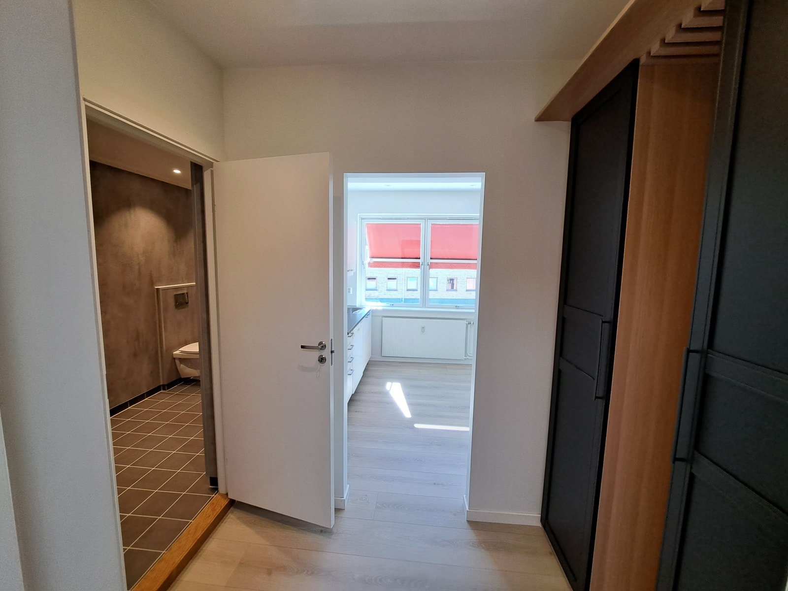 Inngang bad og kjøkken Galleribilde