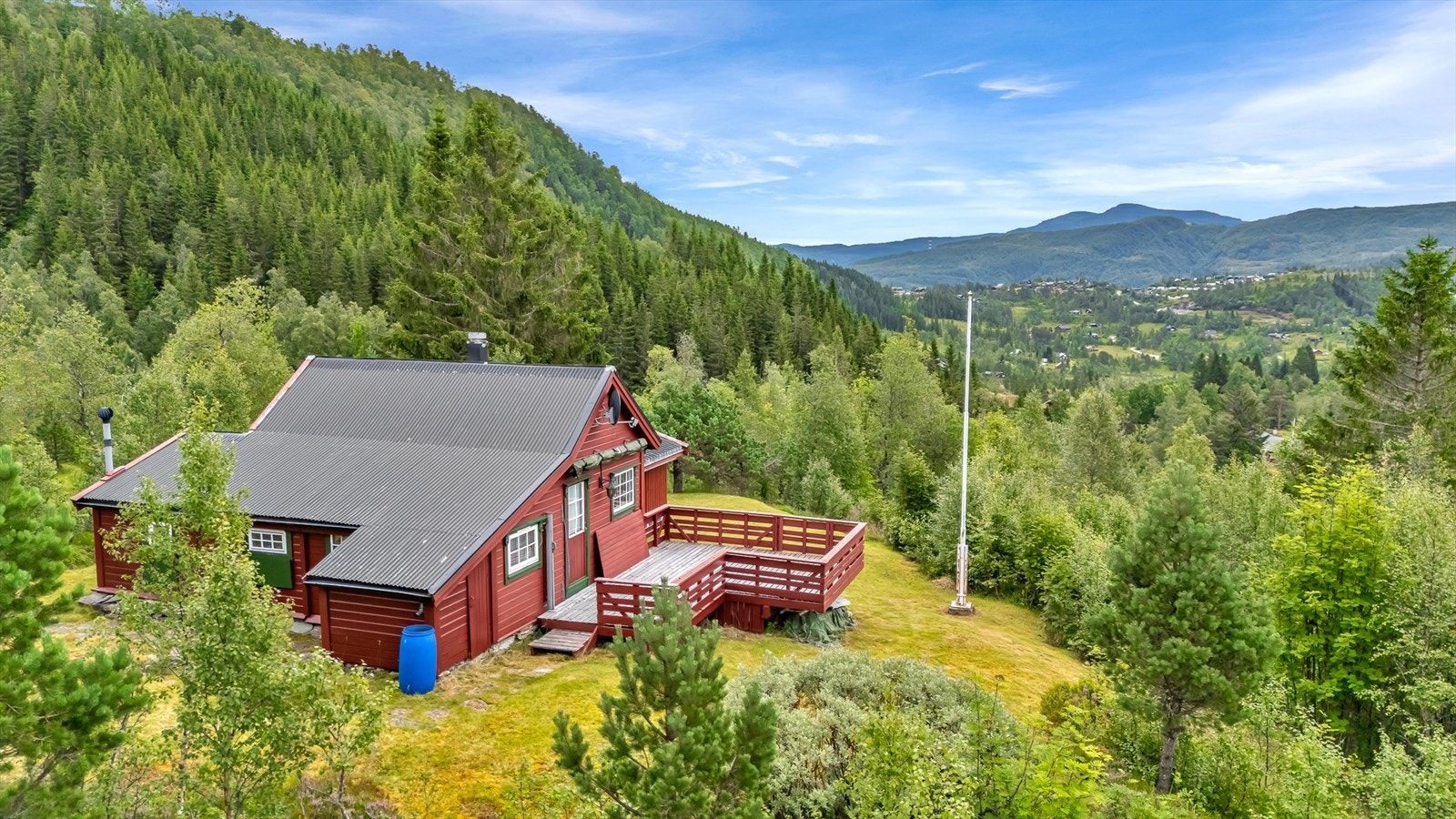 En flott hytte med nydelig beliggenhet i et populært hyttefelt. Galleribilde